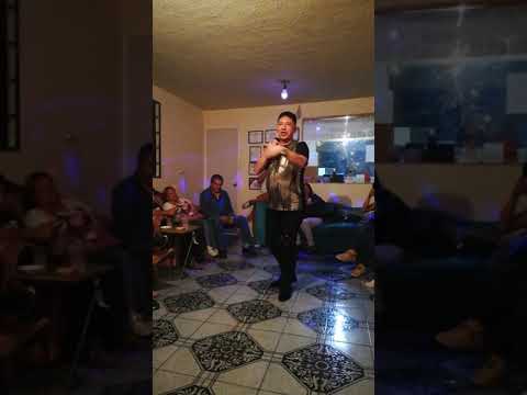 HENRY SHALOM CON EL UNIVERSO FESTEJANDO EN GAMMARADIO TV