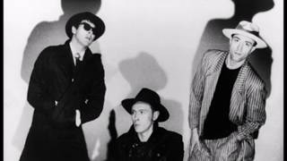 Red Lorry Yellow Lorry - Gift that shines (lyrics)