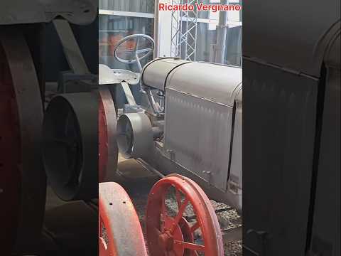Tractores muy antiguos que se encuentran en el🚜 Museo de Humboldt Santa Fe #tractor #museo #maquinas