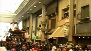 preview picture of video '2010 岸和田だんじり祭り 駅前通商店街 & 堺町S字 Kishiwada Danjiri Festival'