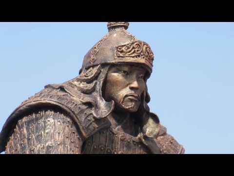 MONGOLIA: CHINGGIS KHAN MONUMENT: EQUESTRIAN STATUES / REITERSTATUEN