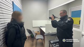 Одеситка намагалася змусити колишнього чоловіка передати майно під загрозою насильства