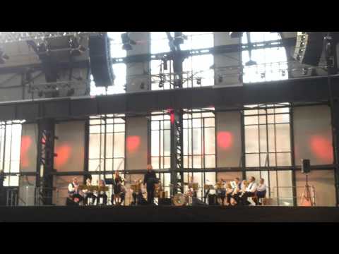Jarek Nohavica a dechovka Karolinka - Ostrava Černá 11.7.2014 Trojhalí Ostrava