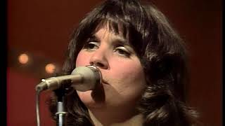 Linda Ronstadt Live I Can&#39;t Help It (If I&#39;m Still In Love With You)