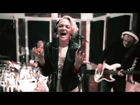 DARIA HODNIK FEAT. BRK - FANTASTIČNA (OFFICIAL VIDEO)