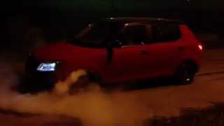 preview picture of video 'Skoda Fabia II 5j 1.2 HTP 60 hp burnout @ Buftea'