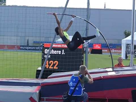 Otchere Jacqueline első ugrása a 4,22 m-es magasságon