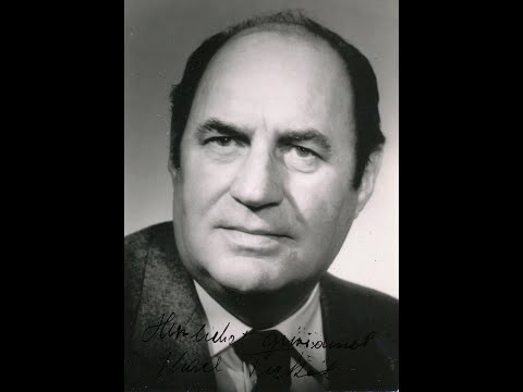 Der Tenor Karl Terkal singt populäre Operetten-Melodien