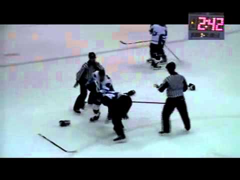 Brennan Barker vs Ryan Hand