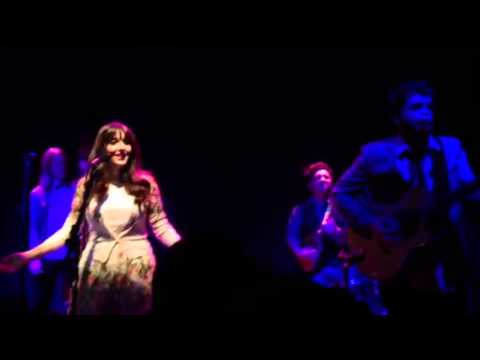 Clarice Falcão - Eu Me Lembro (Live at Beco 203)