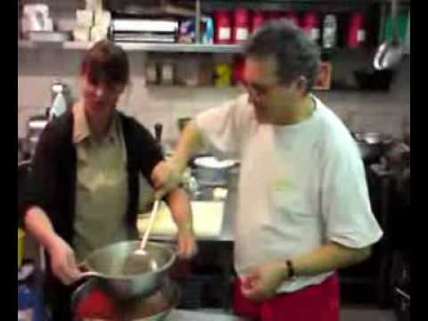SCM-tv - Trainer Farhat Dahech kocht im Meller Postillion_16-11-2008