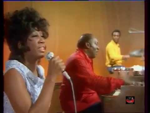 Bill Doggett with Toni Williams on vocals - 1972 France (Live Video)