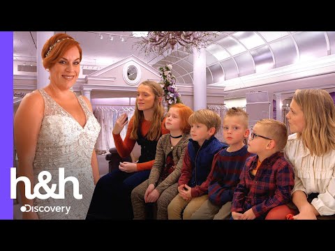 She takes her 6 children to choose the dress | Wedding Dress: On the Road to New York | Discovery...