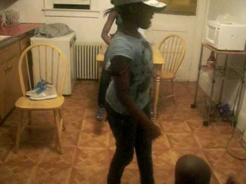 Kianas lil sis dancing .!