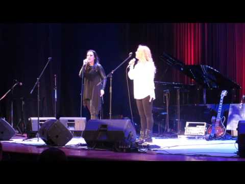 Tjašina zgodba - Tinkara Kovač in Anika Horvat: Po zimi