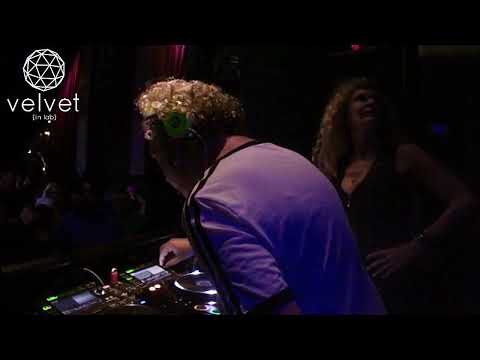 Ezequiel Dero - dj Fiesta Generacion 90¨s,Club Bahrein - Buenos Aires  by velvet in lab