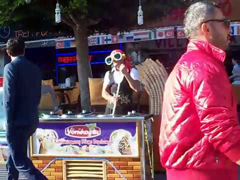Türkischer Eisverkäufer , lustig, aber Eis bekommste keins, also ab zu Mc Donalds