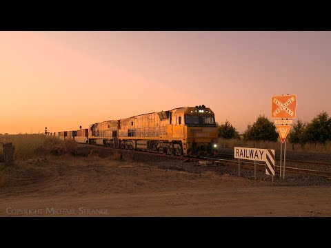 6PM6 Pacific National Container Train At Sunset (19/12/2022) - PoathTV Australian Railways