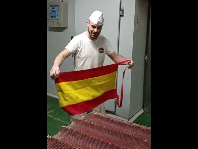 Vídeo relacionado con AZ FLAG Bandera de La Comunidad de Madrid 150 x 90 cm - Bandera Madrileña 90 x 150 cm