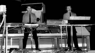 Kraftwerk - Ohm Sweet Ohm (Hammersmith Odeon, London 1981-07-03. Live)