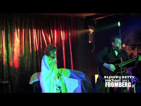 Bloody Betty Serial Killers Rebel Valentine - Michael Fromberg