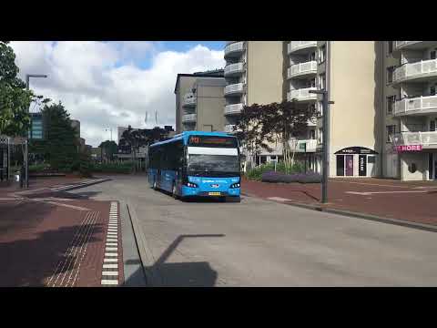 Bus 13 richting Leeuwarden arriveert op busstation Drachten van Knobelsdorffplein!