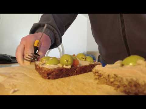 MongoTV_11785 - Min Frokost - RUGBRØD Med LEVERPOSTEJ og GRØNNE OLIVEN