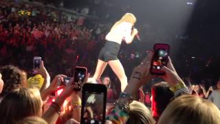 Taylor Swift - Holy Ground (LIVE multiangle)