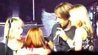 Keith Urban takes fans onstage Charleston SC 4/17/08 concert