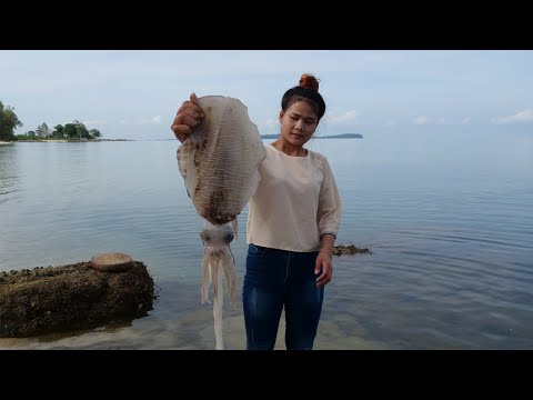 Giant Squid Cutting in Salt Water - Squid Cooking Skill - Squid Eating Delicious on White Sand