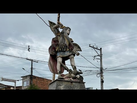 Em São Miguel das Matas, imagem de São Miguel Arcanjo à beira da BA-026 sofre deterioração