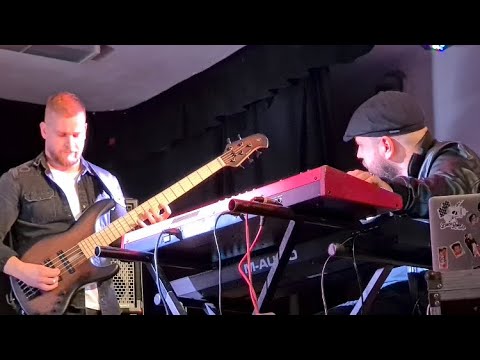 Martin Gudics bass solo with the Electrick Shock (Mike Gotthard, Gergő Borlai, Daniel Szebényi)