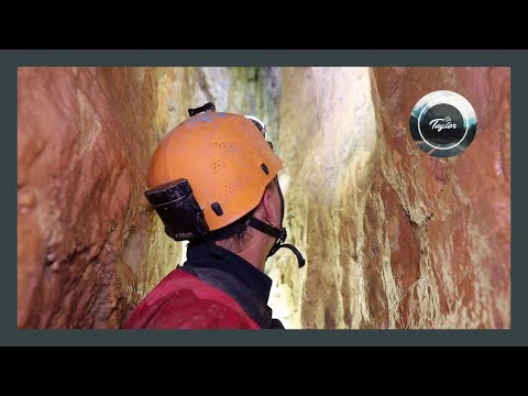Das Loch im Waldboden - Schachthöhle
