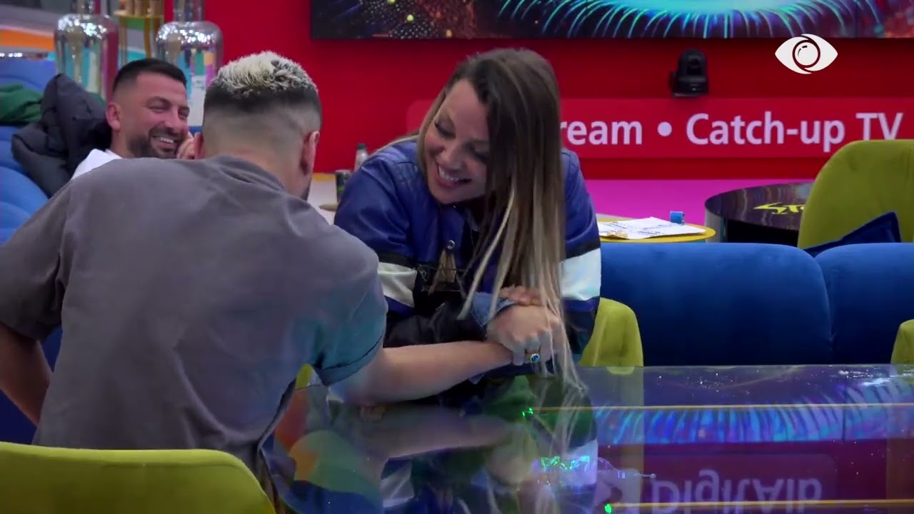 Momente pozitive, Gerta sfidon Gjestin në mundje dore