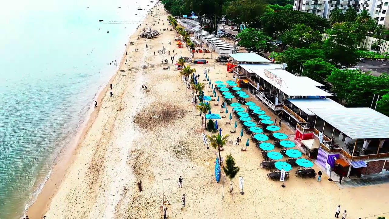 Visit the Batu Ferringhi Beach to enjoy the breathtaking views.