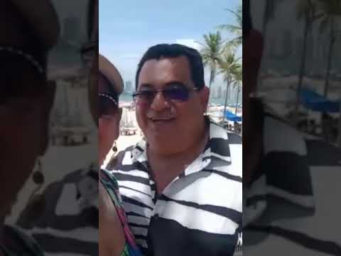 Na Praia das Pitangueiras, em Guarujá, São Paulo.