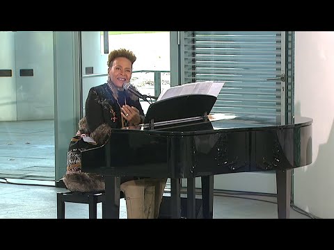 Jocelyn B. Smith – Shine A Light – Live at German Chancellery