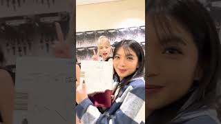 Download lagu JKT48 Ketemu member lesserafim! #jkt48 #lesserafim mp3