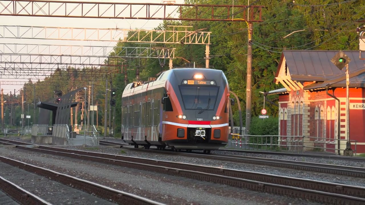 Штадлерский электропоезд 1321 на ст. Кехра / Stadler EMU 1321 at Kehra station