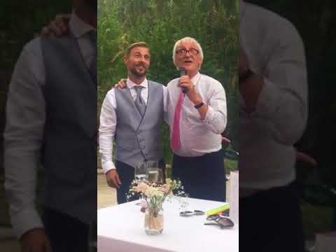 Melanie's Wedding. Leapy Lee & David sing Little Yellow Aeroplane