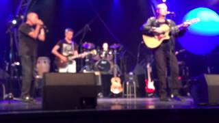 Concert jonnhy Halliday Ecole des 4 z'arts j'en mettrais pas ma main au feu