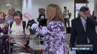 Para diretora-geral do Senado, banco vermelho é símbolo de resistência