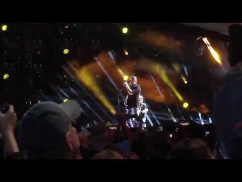 Blake Shelton - Footloose (Live CMA Fest 2013)