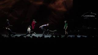 Christine and the Queens - L&#39;étranger (voleur d&#39;eau) (live @ Forest National)