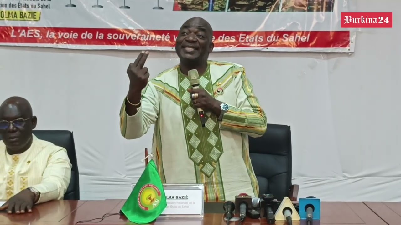 Conversation entre Bassolma Bazié et un ambassadeur au Burkina Faso