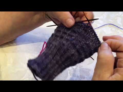 Gitterquadrate in Runden stricken