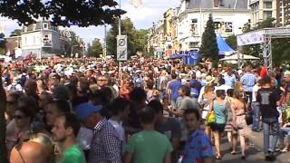 preview picture of video 'Nijmegen Vierdaagse: 4 Days Walking Festival'