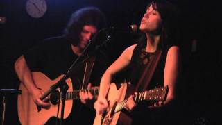 Gwyneth and Monko: Song of the Robin Red Breast