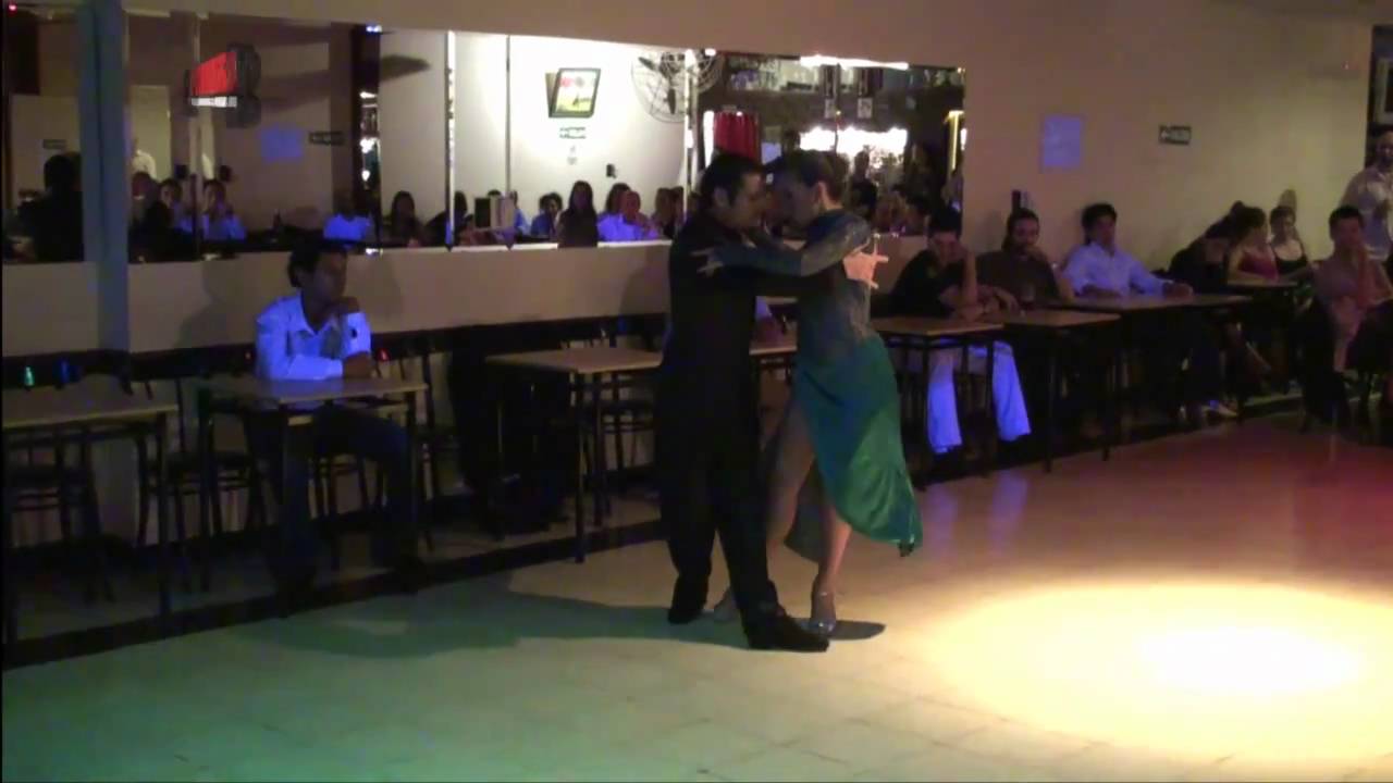 Neri Luciano Piliu y Yanina Quiñones Tango en Milonga 10 Oct 2010