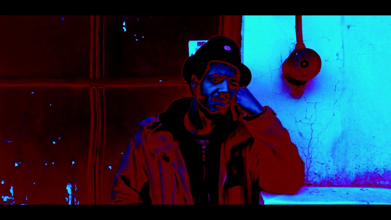 Ângela Polícia - Na Espera (Videoclip Oficial)